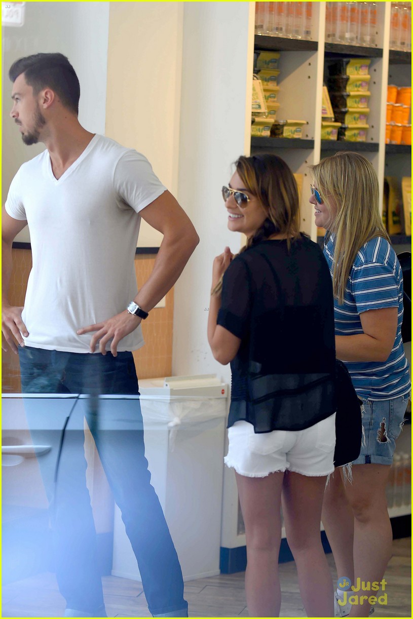 lea michele matthew paetz nyc after italy vacation 19