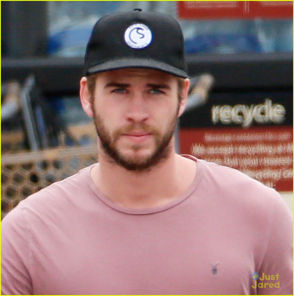liam hemsworth steps out after talking miley cyrus 01