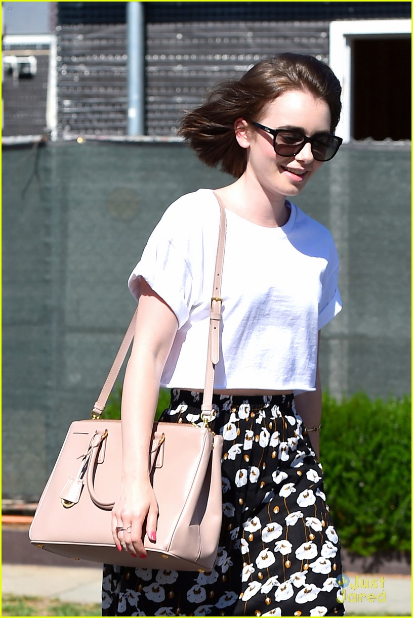 lily collins salon stop before holiday 05