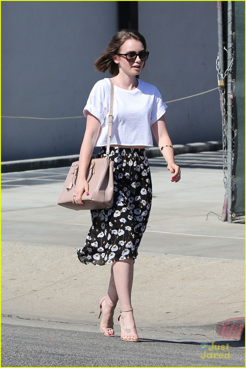lily collins salon stop before holiday 07