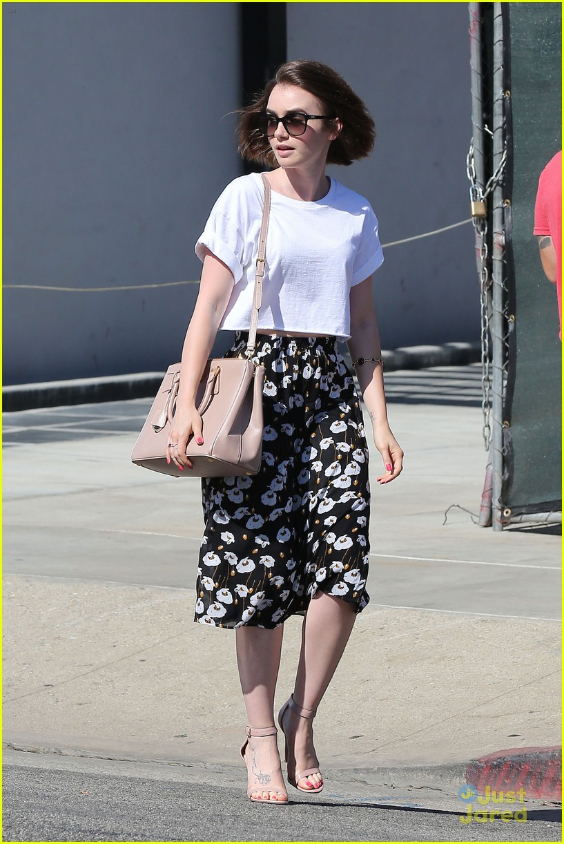 lily collins salon stop before holiday 10