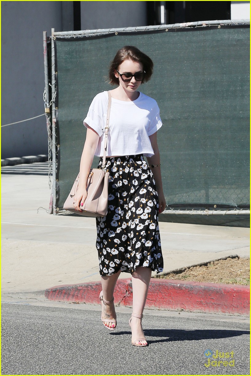 lily collins salon stop before holiday 15