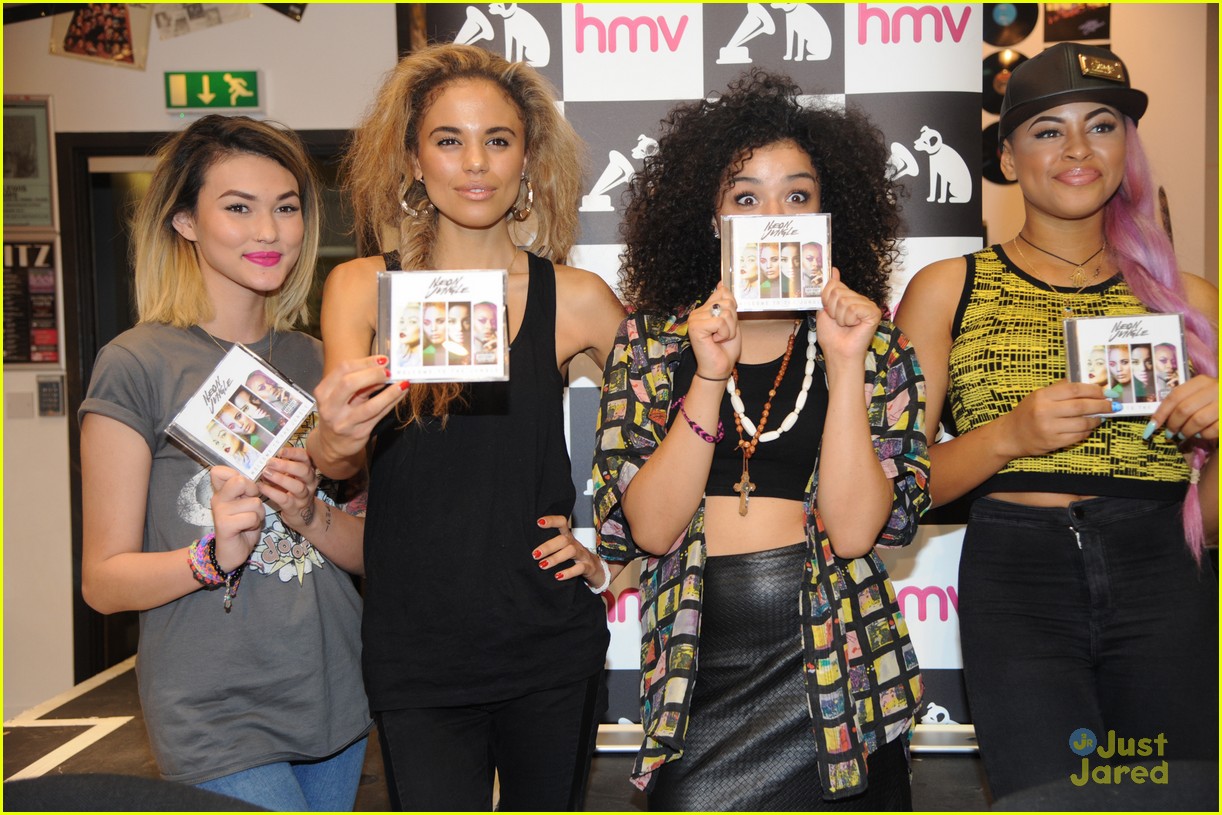 neon jungle hmv signing party 01