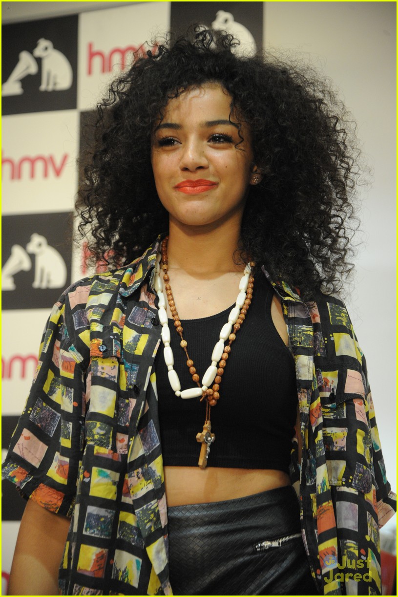 neon jungle hmv signing party 02