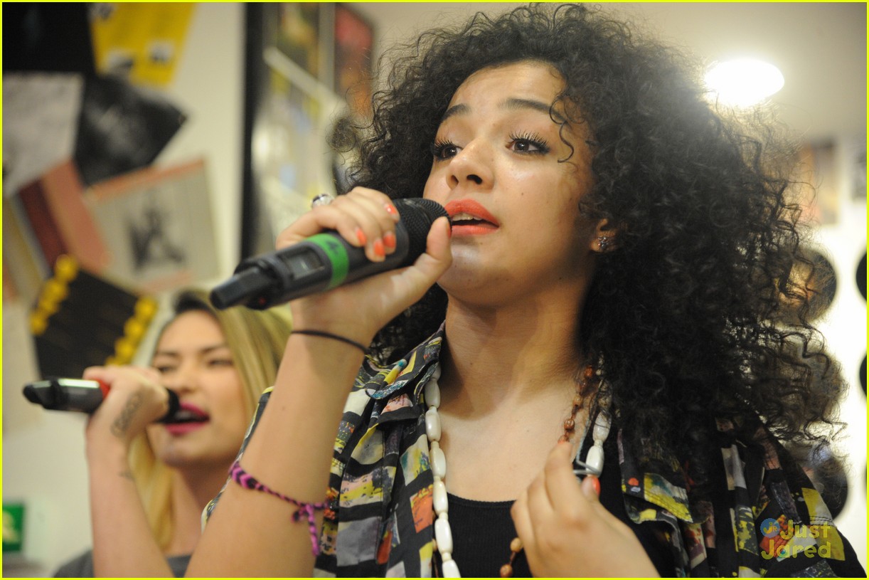 neon jungle hmv signing party 08