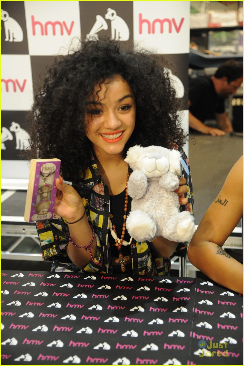 neon jungle hmv signing party 12
