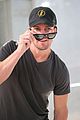 stephen amell flash hat caity sdcc spotting 04