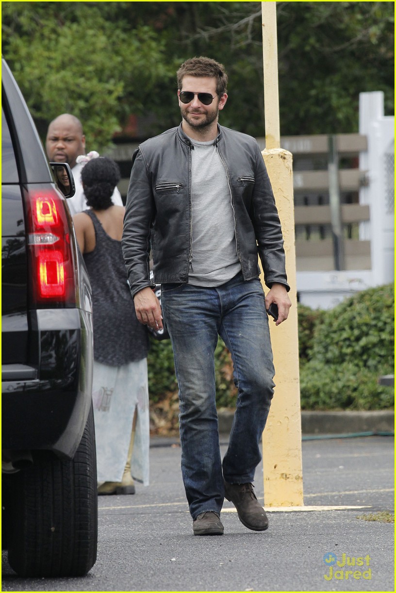 Bradley Cooper wears a blue jacket as he runs errands in NYC | Daily Mail  Online