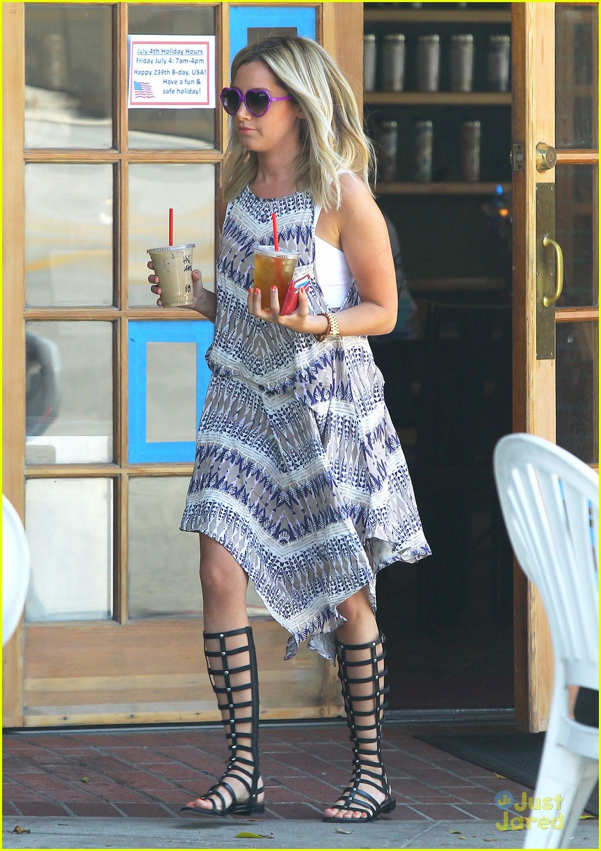 ashley tisdale drinks 29th bday 02