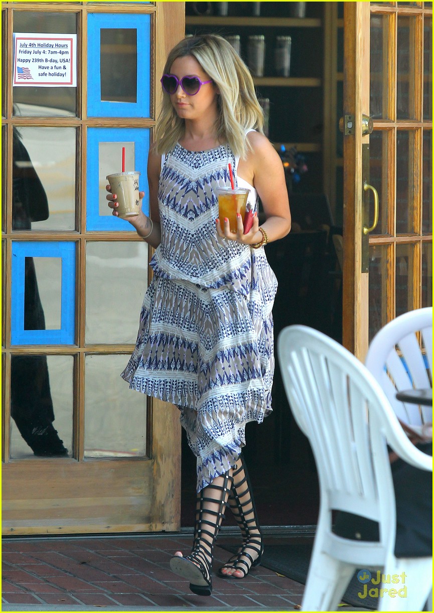 ashley tisdale drinks 29th bday 05