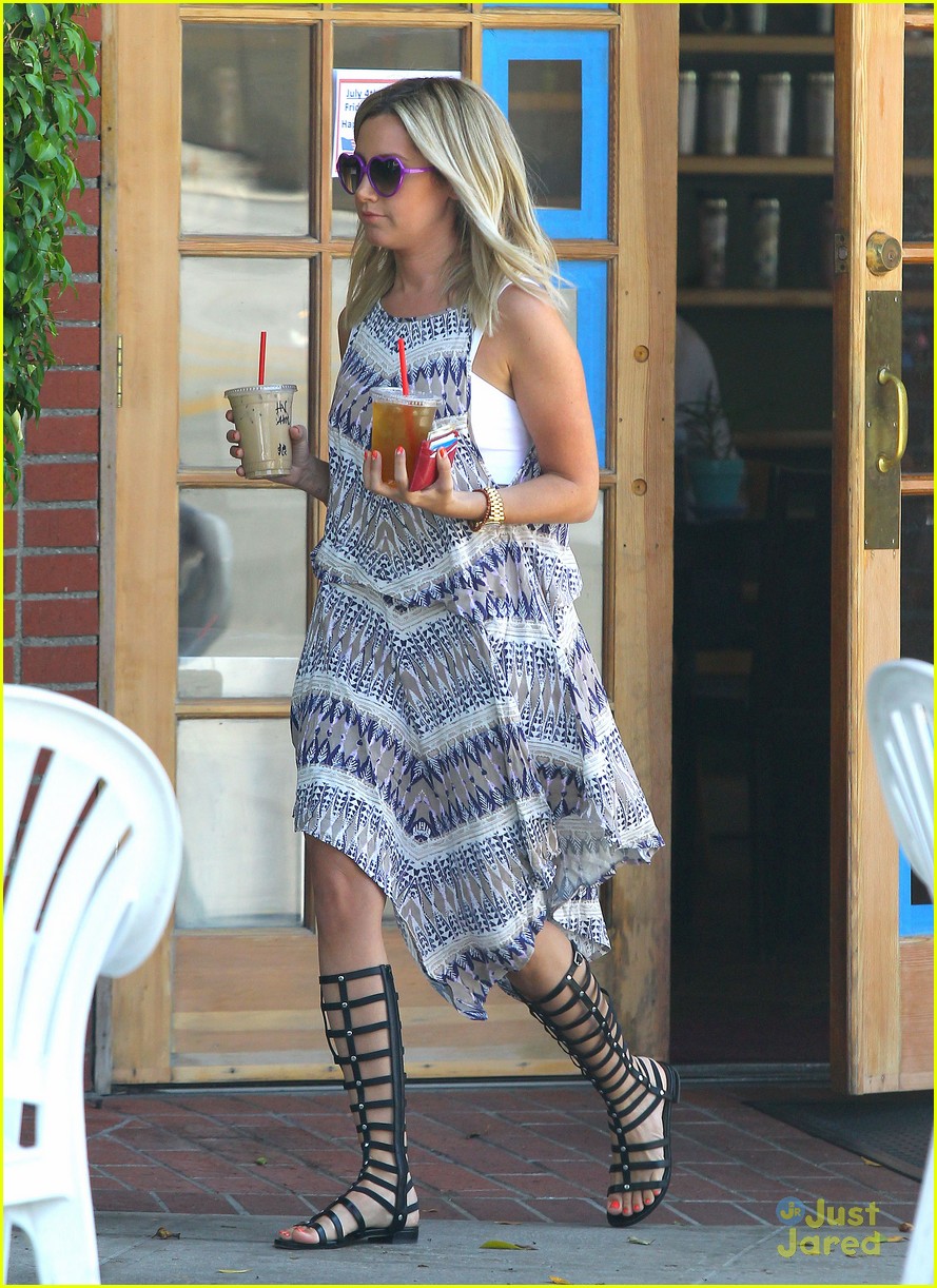 ashley tisdale drinks 29th bday 10
