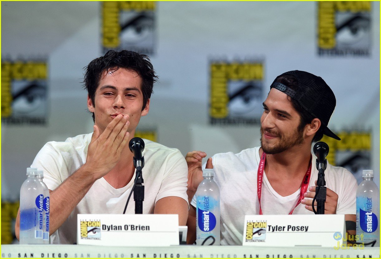 tyler posey dylan obrien sdcc reunion 08