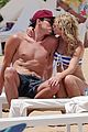 tyler blackburn kiss girlfriend beach maui vacation 05