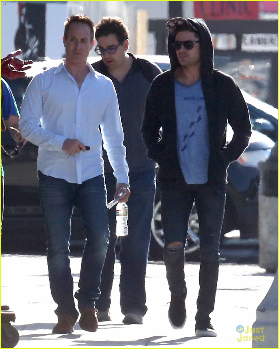 zac efron grabs lunch with manager jason barrett 05