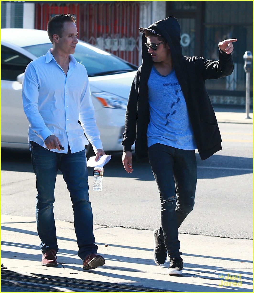 zac efron grabs lunch with manager jason barrett 06
