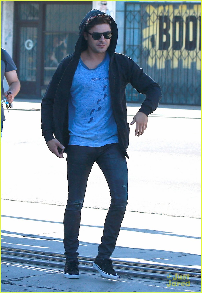 zac efron grabs lunch with manager jason barrett 07