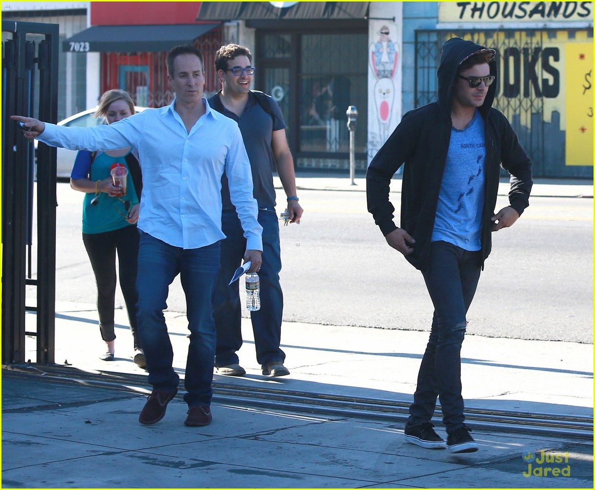 zac efron grabs lunch with manager jason barrett 08