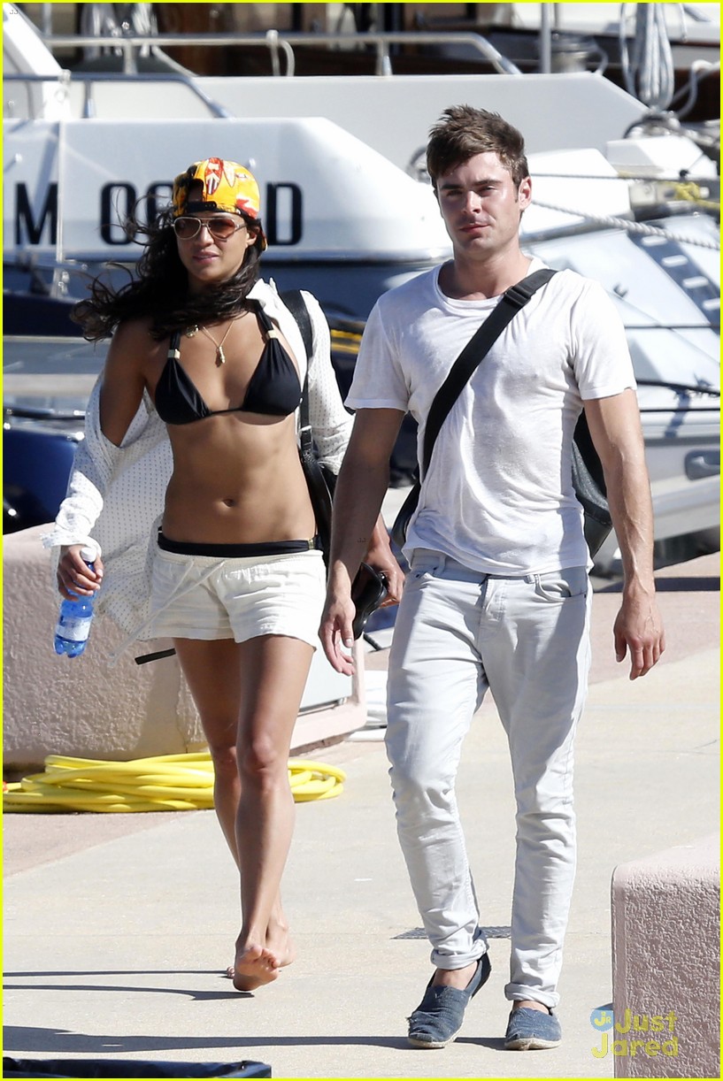 zac efron michelle rodriguez boat italy vacation 01