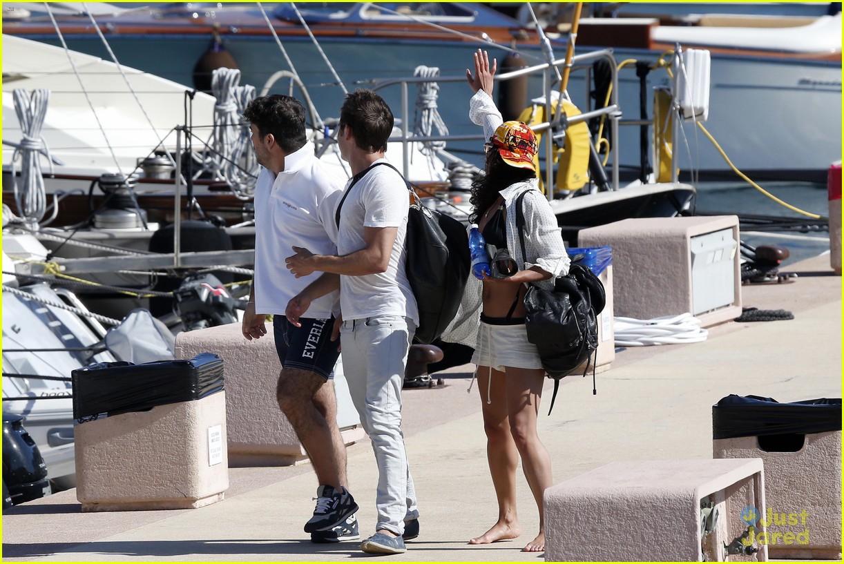 zac efron michelle rodriguez boat italy vacation 02