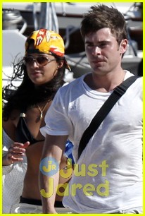 zac efron michelle rodriguez boat italy vacation 04