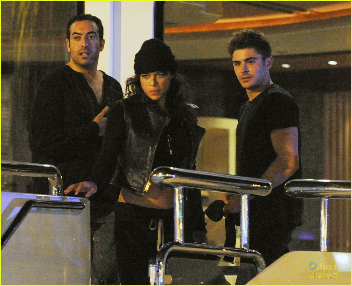zac efron joins michelle rodriguez on the yacht in ibiza 10