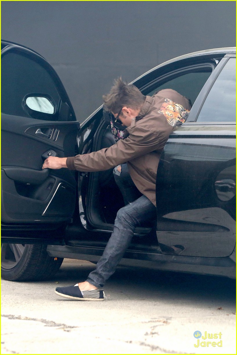 zac efron spotted leaving michelle rodriguez home 02