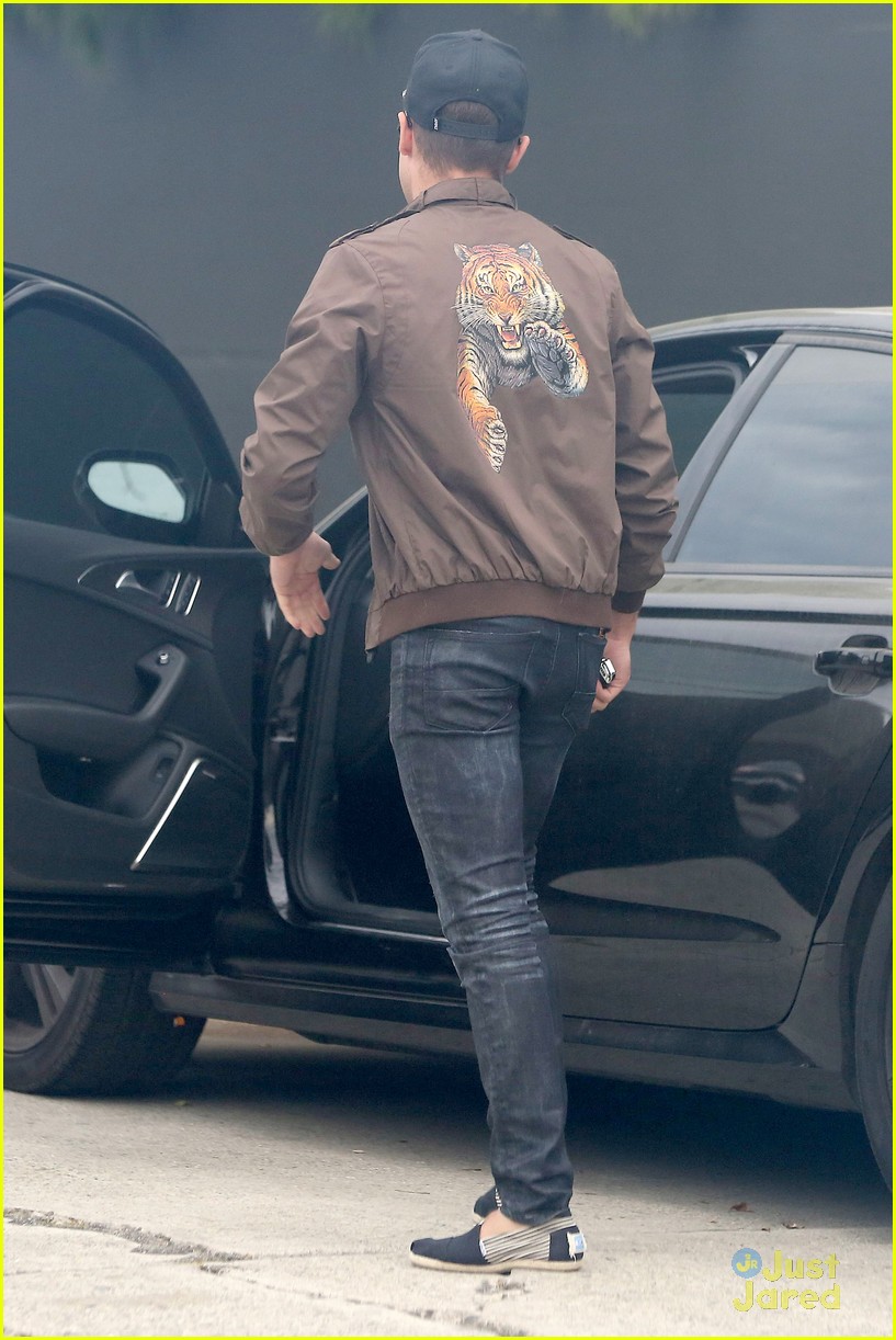 zac efron spotted leaving michelle rodriguez home 16