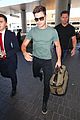 zac efron muscles cant be ignored at lax airport 01