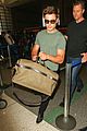 zac efron muscles cant be ignored at lax airport 03