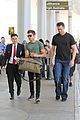 zac efron muscles cant be ignored at lax airport 23