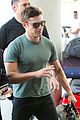 zac efron muscles cant be ignored at lax airport 24