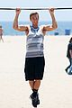 austin north flaunts ripped abs santa monica workout 01