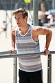 austin north flaunts ripped abs santa monica workout 03