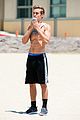 austin north flaunts ripped abs santa monica workout 05