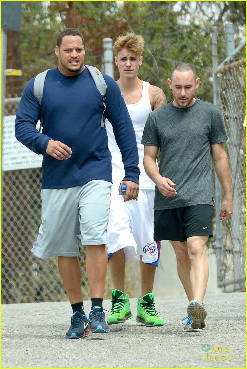 justin bieber boxing skills hike with friends 01
