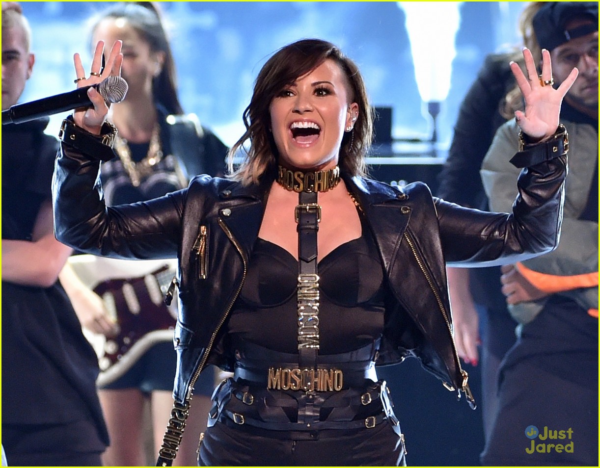 demi lovato wins summer song performance tcas 06