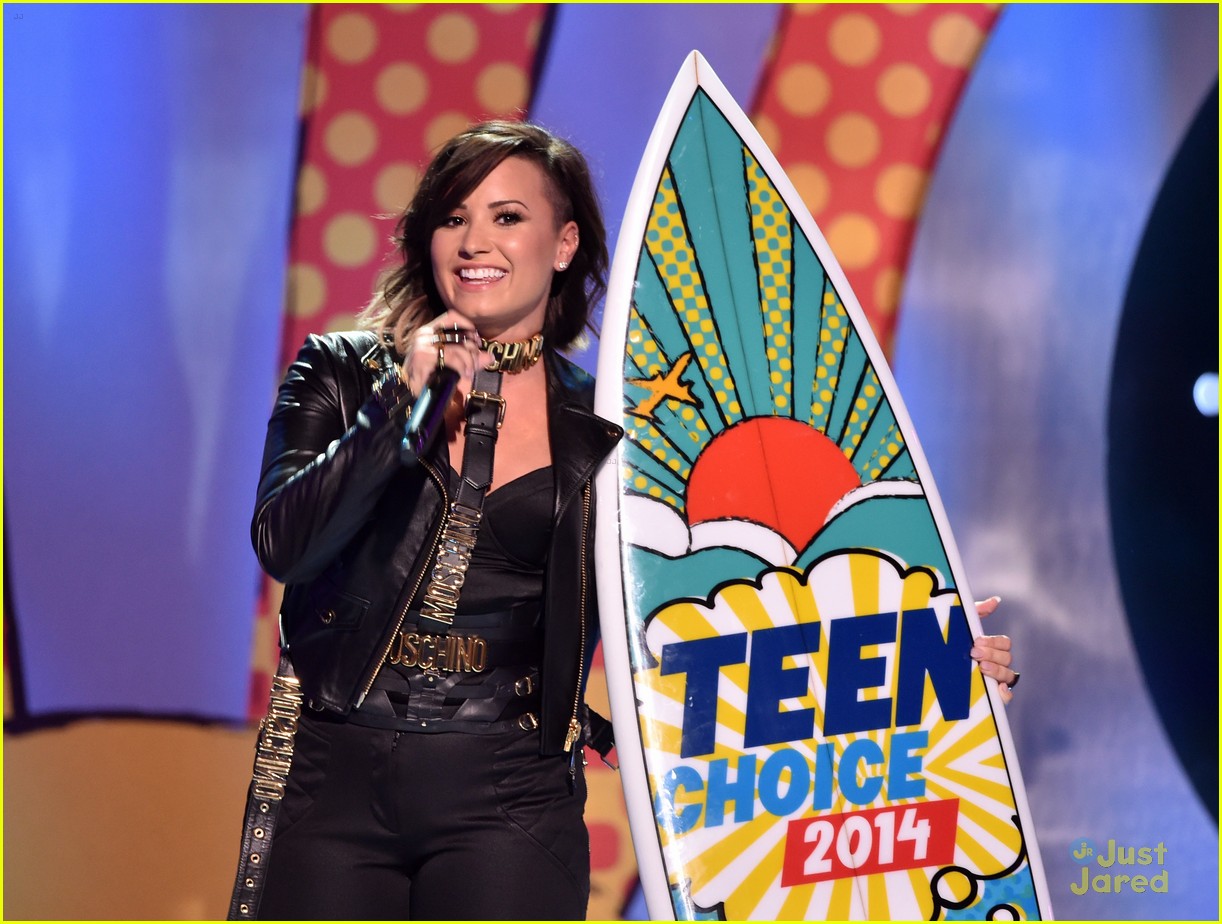 demi lovato wins summer song performance tcas 07