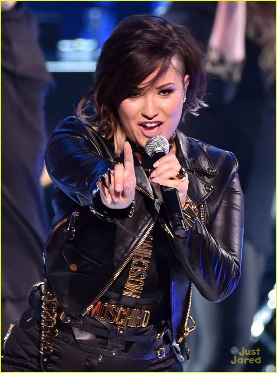 demi lovato wins summer song performance tcas 08