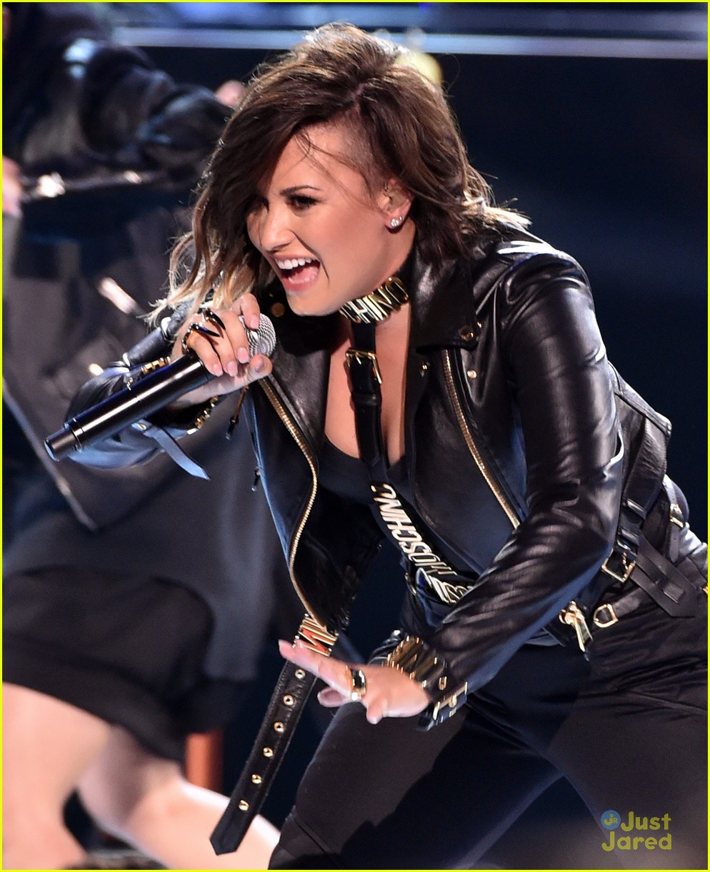demi lovato wins summer song performance tcas 09