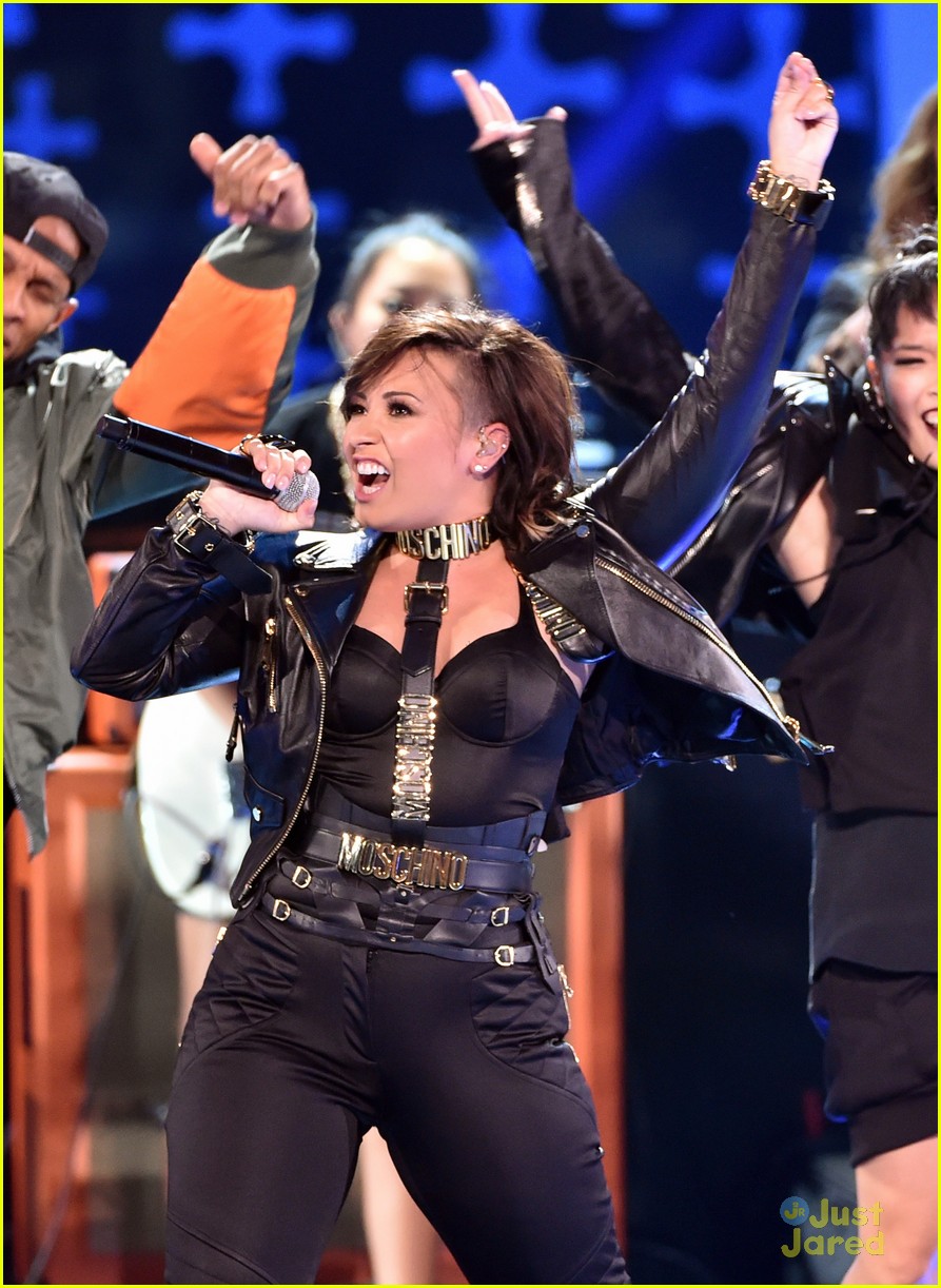 demi lovato wins summer song performance tcas 12