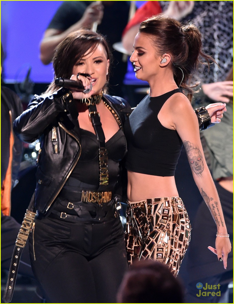 demi lovato wins summer song performance tcas 15