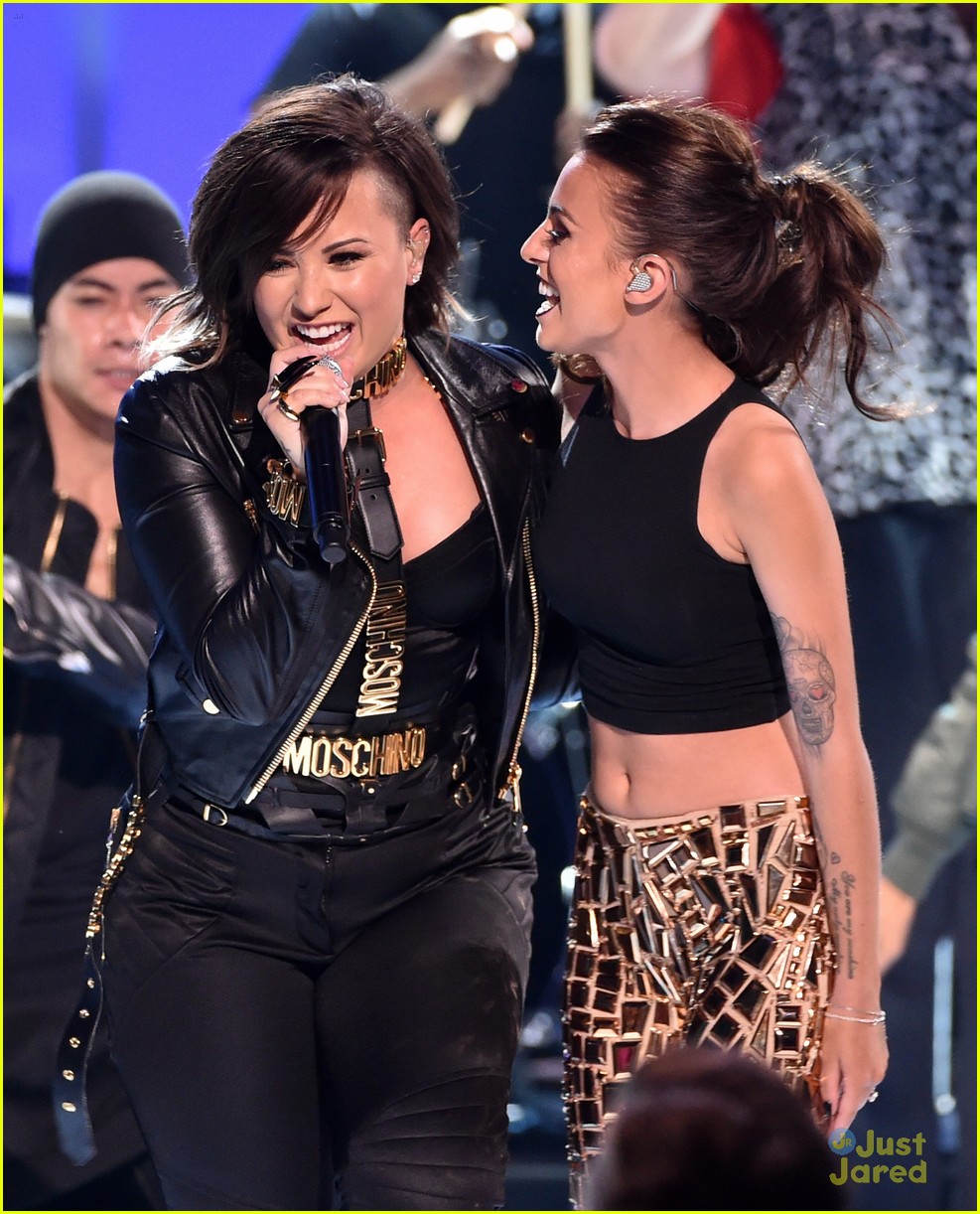 demi lovato wins summer song performance tcas 19