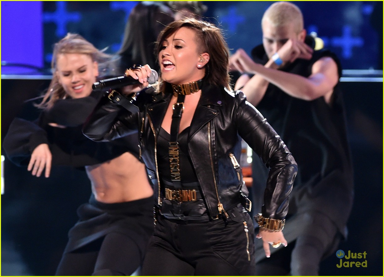 demi lovato wins summer song performance tcas 20