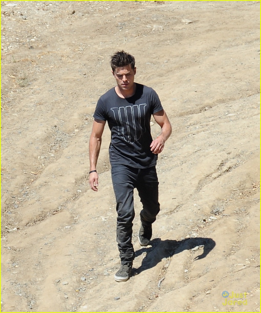 zac efron tree desert we are your friends set 19