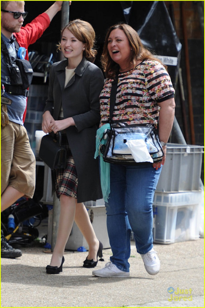 emily browning plaid legend filming london 09