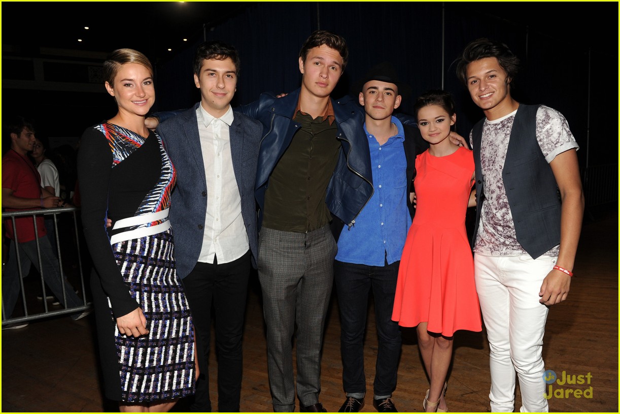 fault in stars red band society casts teen choice awards 04