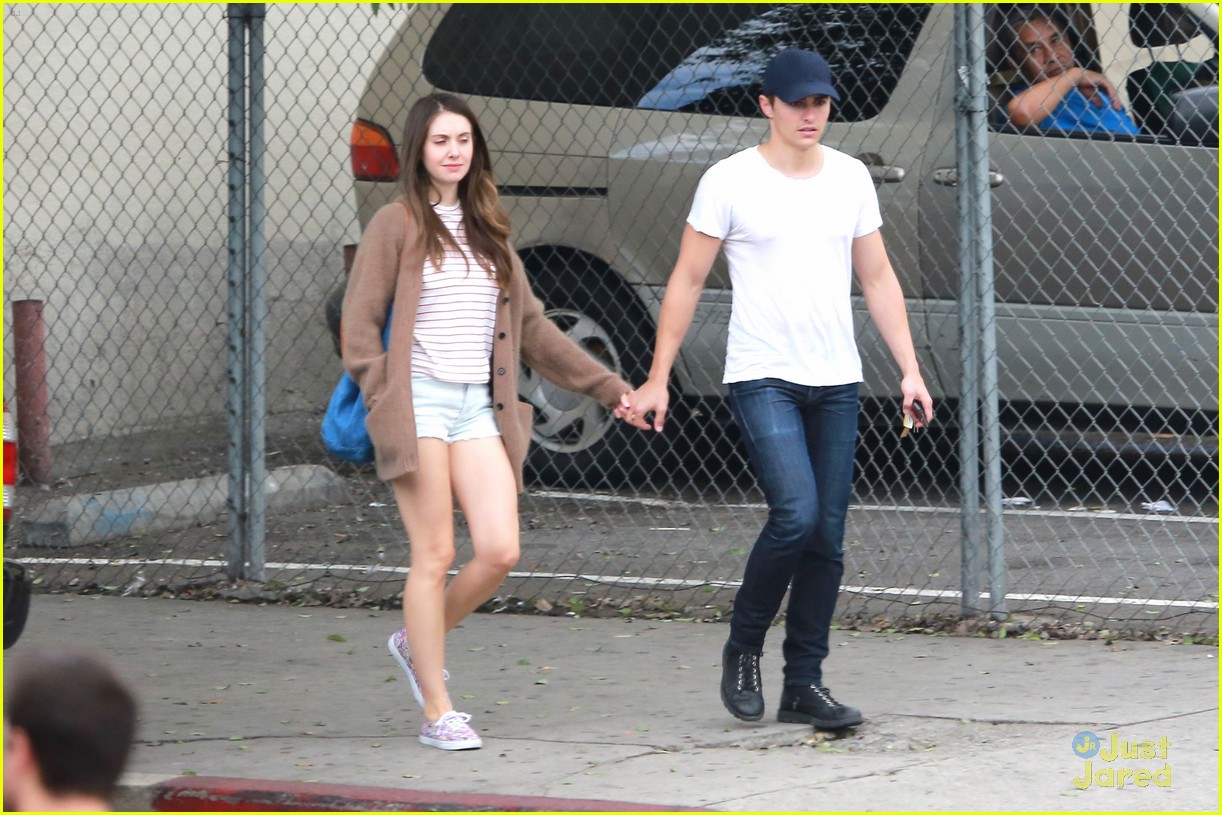 dave franco girlfriend alison brie hold hands 12