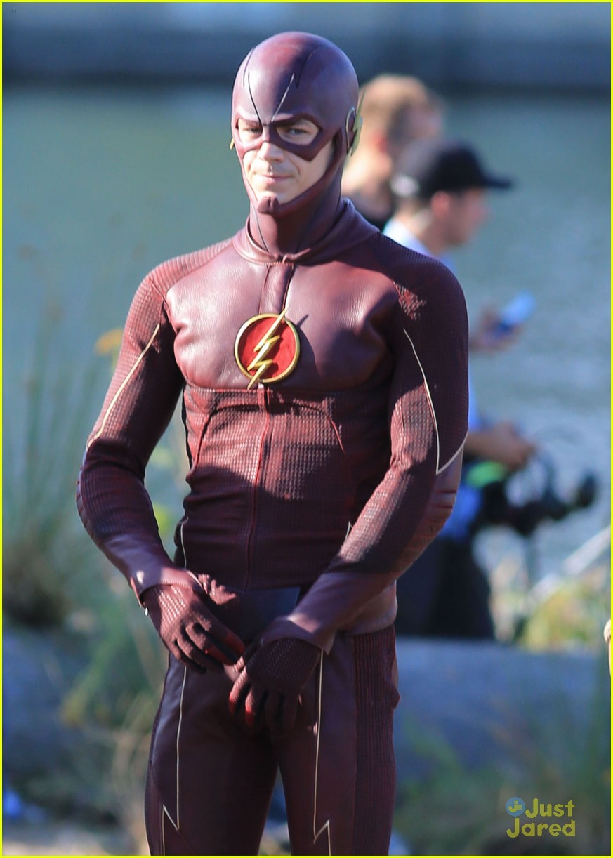 grant gustin shirtless flash set after als chall 05