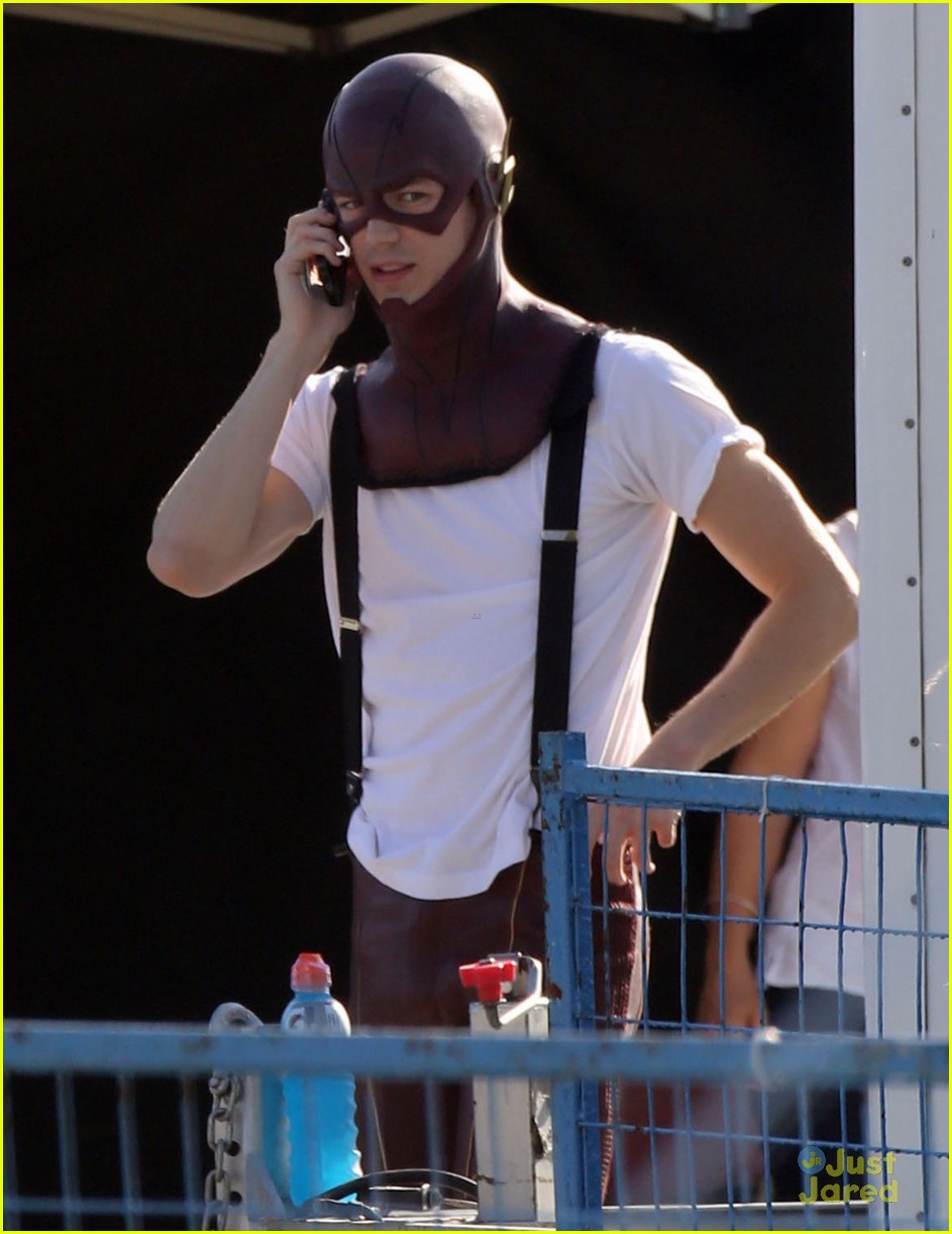 grant gustin shirtless flash set after als chall 16