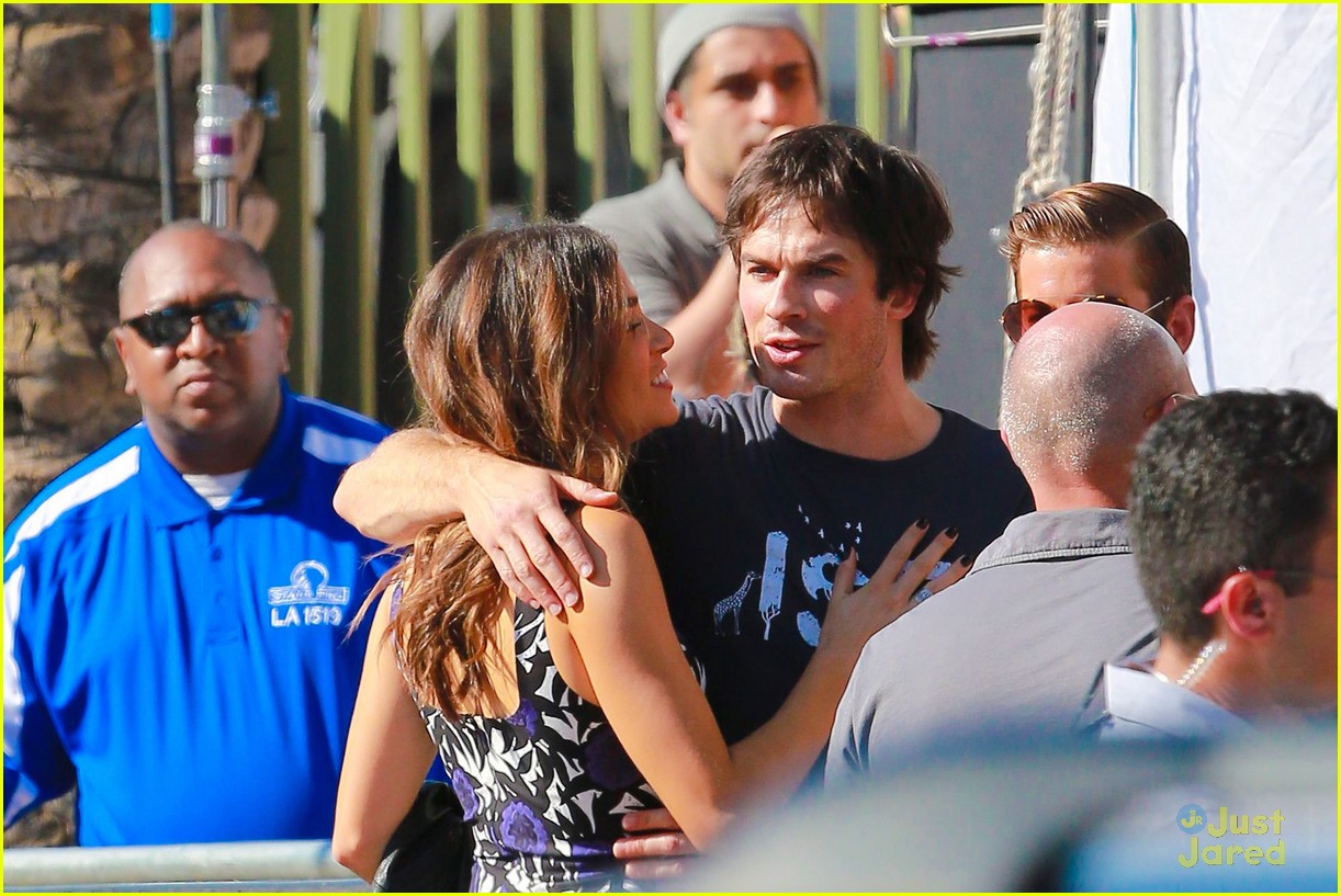 ian somerhalder gets in some pda with nikki reed teen choice awards 2014 04
